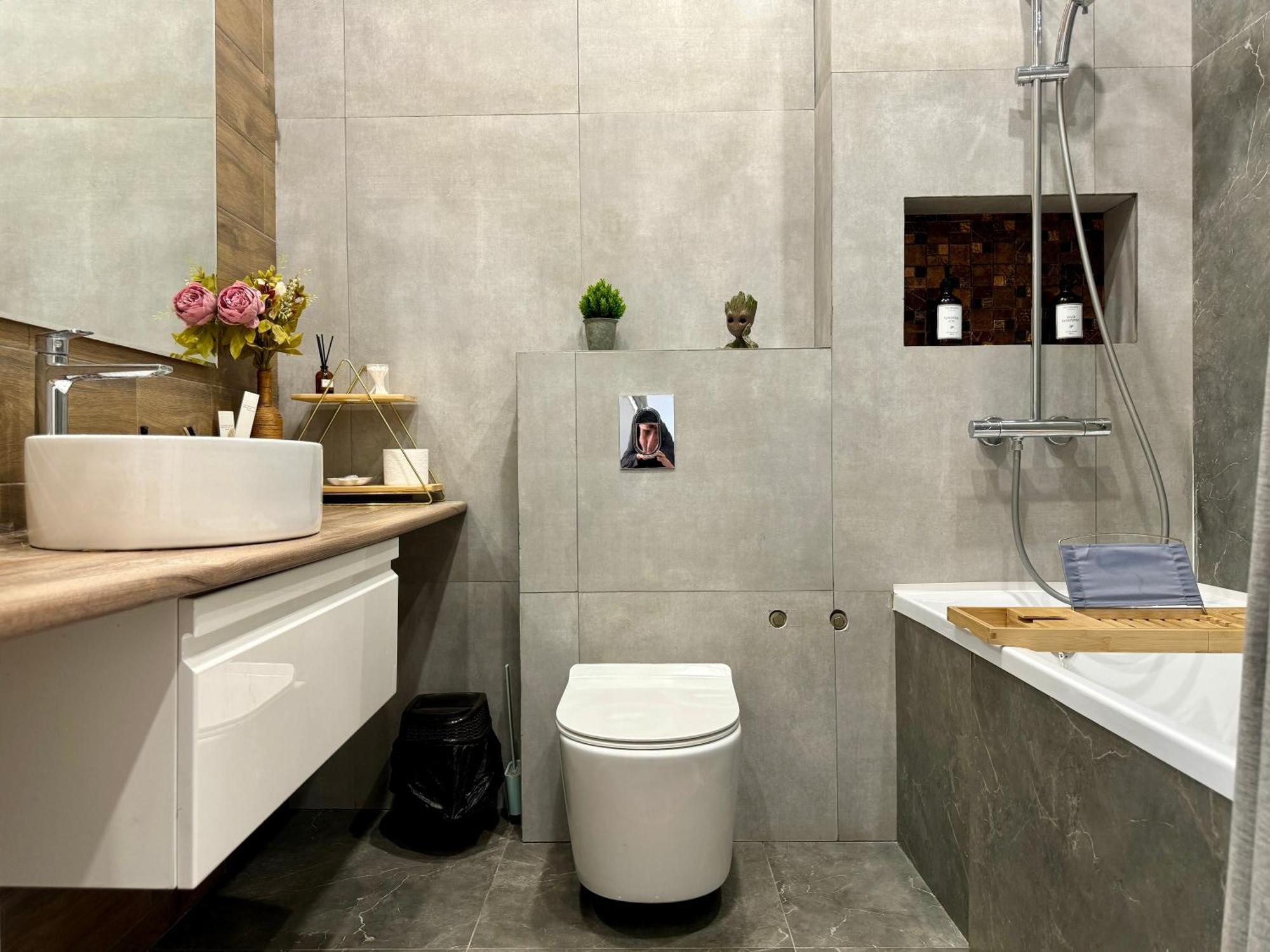 Lux 2х комнатная за шатыром Apartment