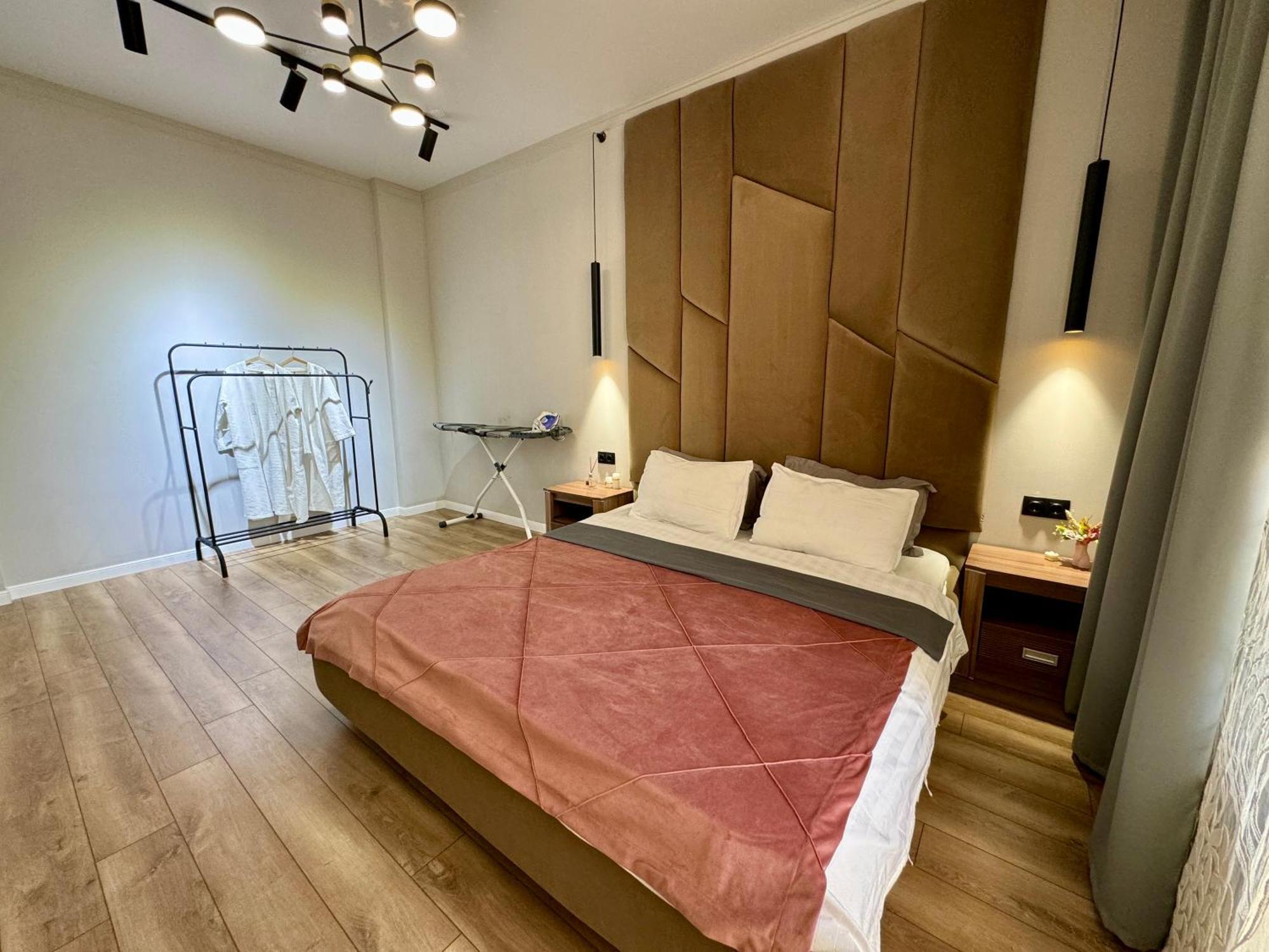 Lux 2х комнатная за шатыром Apartment